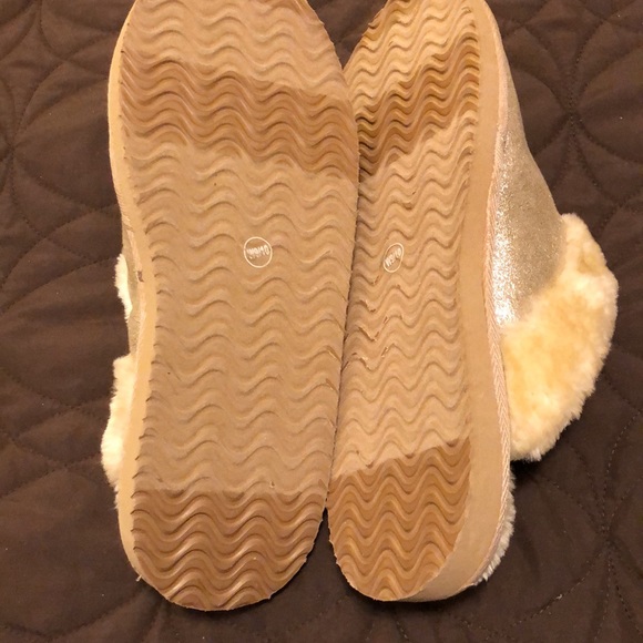 GAP SLIPPERS - METALLIC - FUR SLIDES - women’s size 9/10 - #213 - Picture 4 of 14